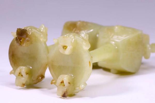 清代：和田玉龍耳鳳鈕雙聯蓋瓶