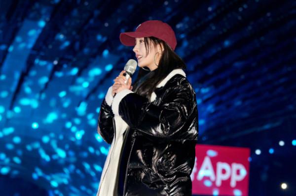 楊冪跨年排練造型太炸裂!穿朋克造型變酷颯御姐,氣場全開好亮眼 楊冪跨年排練造型太炸裂!穿朋克造型變酷颯御姐,氣場全開好亮眼