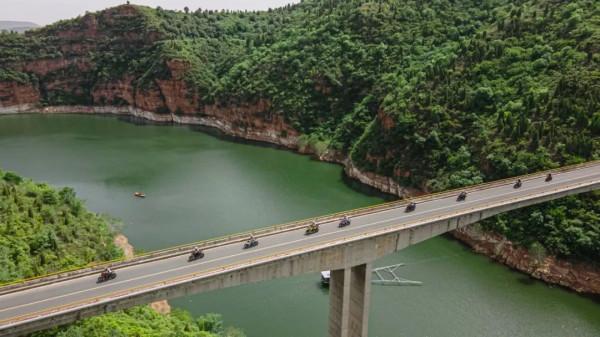 均衡之道,一脈相承,聊聊V-Strom 1050 XT與小老弟V-Strom 250 均衡之道,一脈相承,聊聊V-Strom 1050 XT與小老弟V-Strom 250