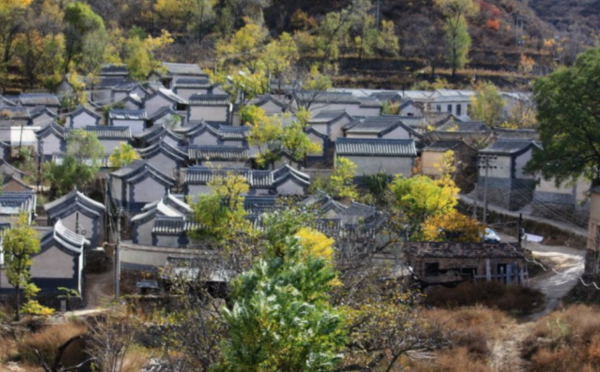 北京深山中的千年古村，村內都是四合院卻無人居住，距京城86公里