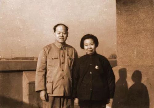 謝希德夫婦:1952年回國,她患癌30年他癱瘓8年,相濡以沫最幸福 謝希德夫婦:1952年回國,她患癌30年他癱瘓8年,相濡以沫最幸福