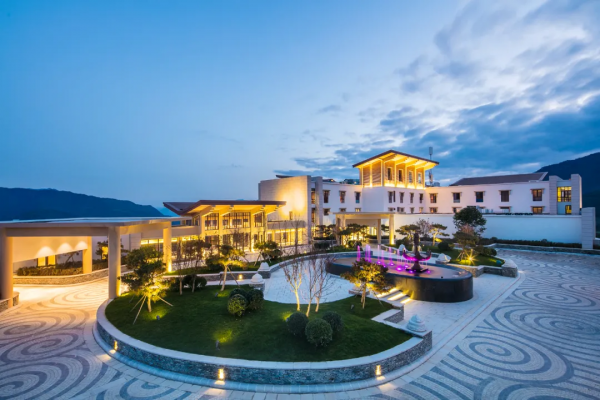 九寨溝山巔之上的頂級度假村,超值3日遊放大招,打卡秋天的童話 九寨溝山巔之上的頂級度假村,超值3日遊放大招,打卡秋天的童話