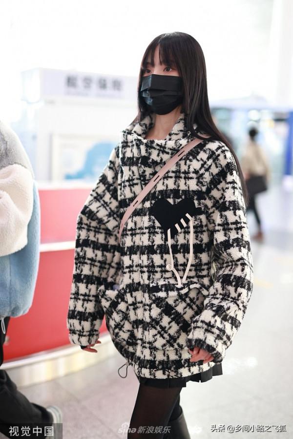 鄭乃馨小香風外套搭緊身褲精緻時尚 黑長直齊劉海似鄰家妹妹