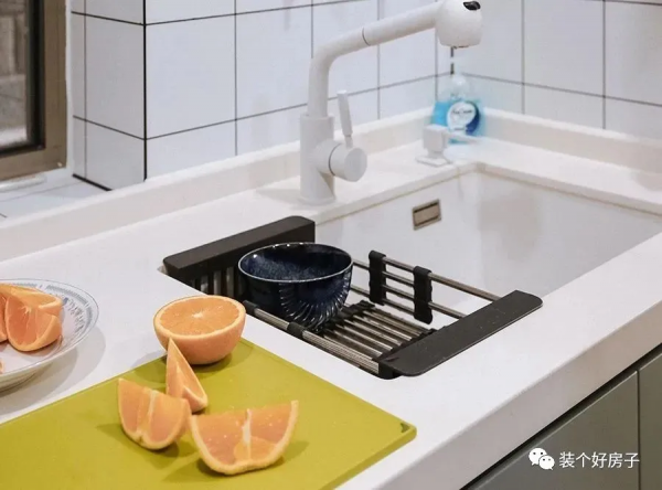 90後朝陽夫妻拒絕斷舍離，把60㎡的家裝成ZAKKA風，治癒又實用