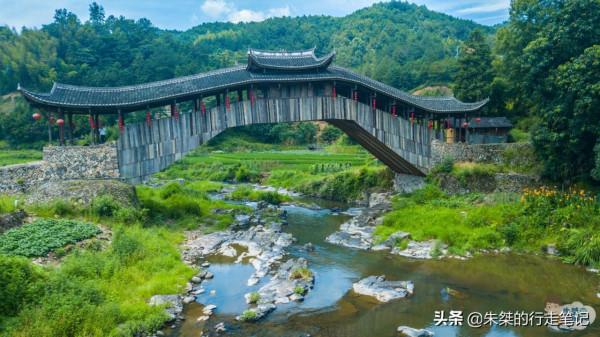 泰順最獨特的一座廊橋，不對稱的奇特結構，堪稱廊橋中的比薩斜塔