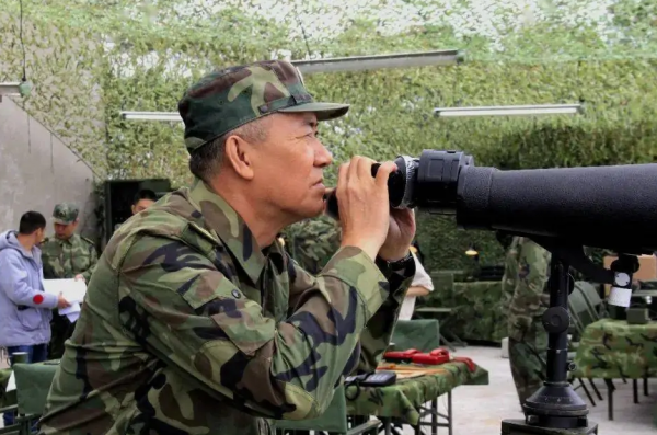 《王牌部隊》獲央媒點贊，老中青三代軍旅硬漢齊聚，個個威武霸氣