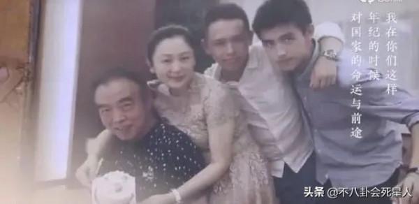 媽媽貌美如花，卻長得像爸的10位星二代，成龍子女都是大鼻子