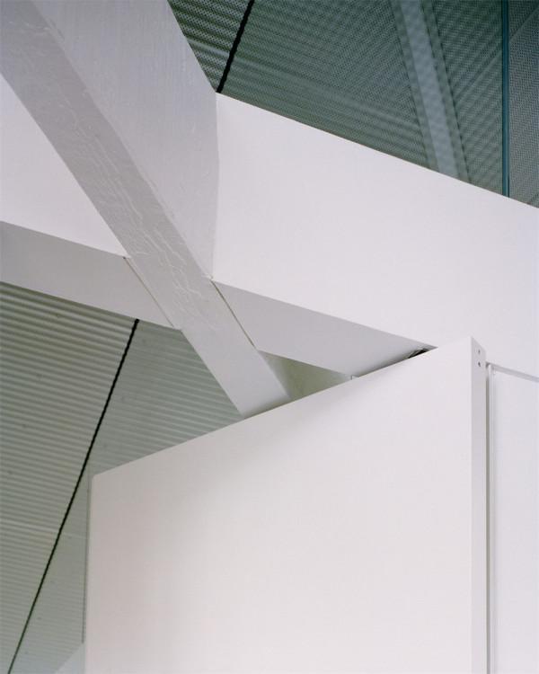 工業倉庫改造成家庭住宅，復古和現代風會擦出怎樣的火花？