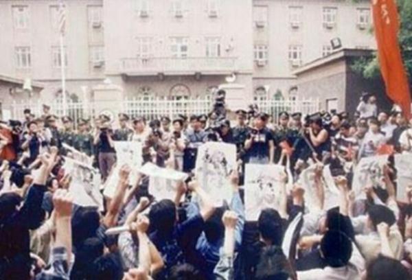 1999年轟炸我國南斯拉夫大使館,3名記者遇難,其家屬是何反應? 1999年轟炸我國南斯拉夫大使館,3名記者遇難,其家屬是何反應?