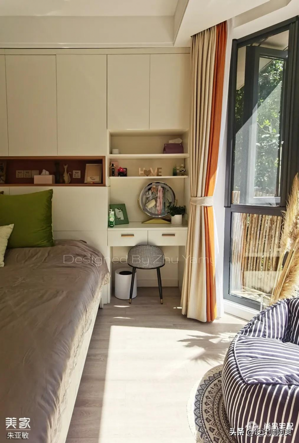 玄關打了4個櫃子,全屋還有10個,這位姐姐是狠人實錘了 玄關打了4個櫃子,全屋還有10個,這位姐姐是狠人實錘了