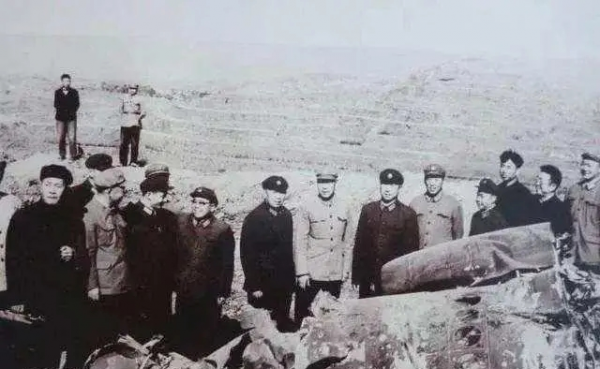 組建地空導彈部隊，幹部一律是高職低配，劉亞樓：審查祖宗三代