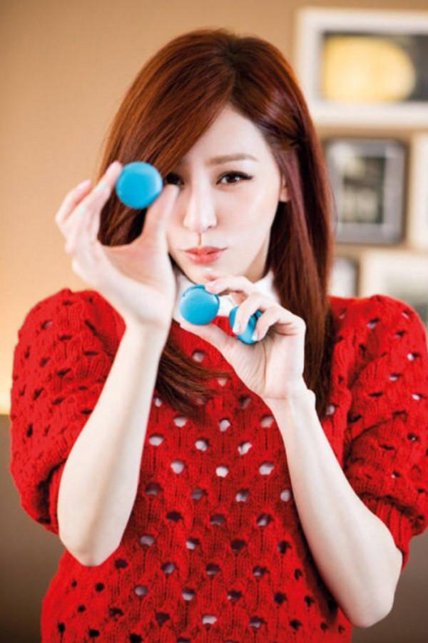 “甜心教主”王心凌難得露面，穿拼色短衫顯甜美，鎖骨太“秀”