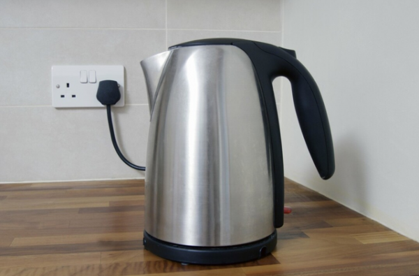 長期喝&OpenCurlyDoubleQuote;電熱水壺&rdquo;燒的水，會給身體帶來影響嗎？建議瞭解一下