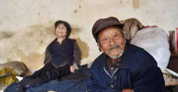 37歲山東小夥用20元娶回新娘，湯勺餵養47年，稱：自己的福分