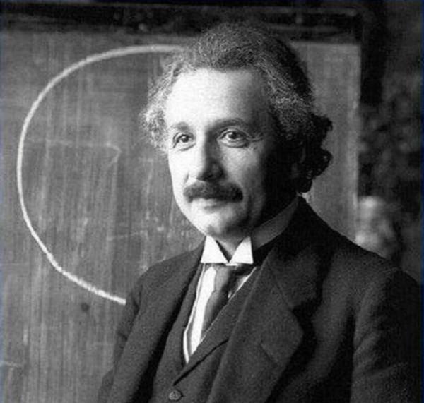 誰在背後，安排了宇宙的一切？愛因斯坦與楊振寧的懷疑或許是對的