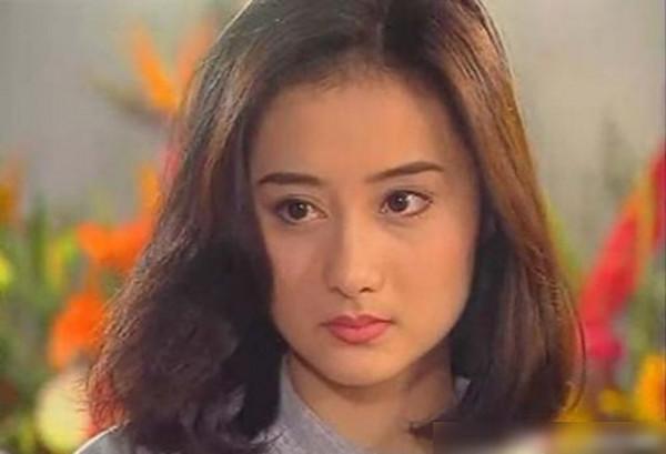 主角濾鏡真神奇,明明女配更亮眼,當年卻能洗腦自己女主最美 主角濾鏡真神奇,明明女配更亮眼,當年卻能洗腦自己女主最美