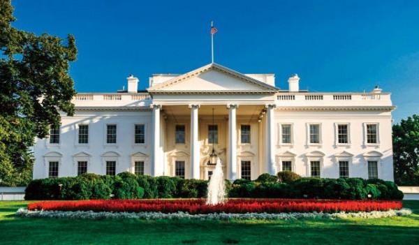 傑奎琳評價和她&OpenCurlyDoubleQuote;撞衫&rdquo;的英女王：一個如此平庸、乏味的中年婦女