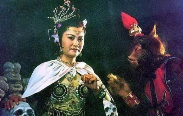 難怪悟空寧願被唸咒，也要打死白骨精，你看他用火眼金睛看到了啥