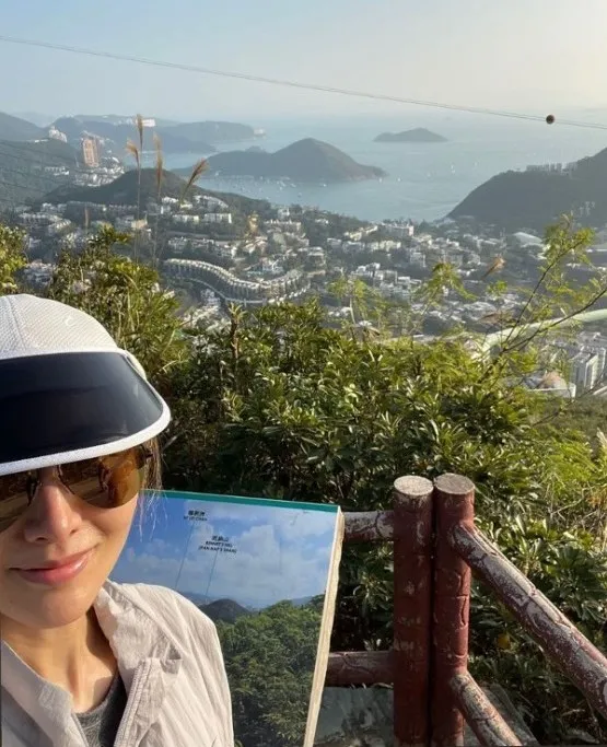 香港娛樂圈女神齊爬山,梁洛施、黎姿、李嘉欣、陳茵媺罕曬素顏照 香港娛樂圈女神齊爬山,梁洛施、黎姿、李嘉欣、陳茵媺罕曬素顏照