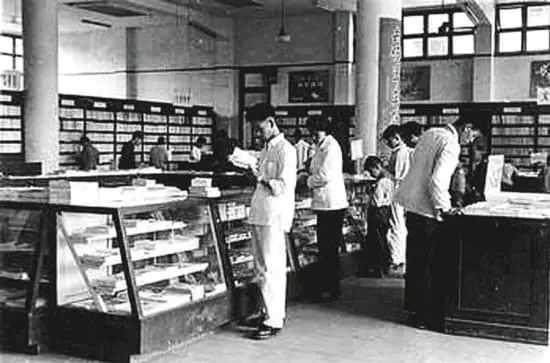 記憶裡的黃泥街（三）| 聞名全國的書市原來發端於壽爹的報攤？