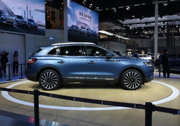 公認的美系豪車，車長4.85米重2.1噸，還有適時四驅+V6發動機