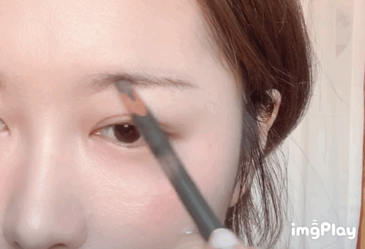 新手化妝別貪多!記住這4個步驟,5分鐘就能讓你“光彩照人” 新手化妝別貪多!記住這4個步驟,5分鐘就能讓你“光彩照人”