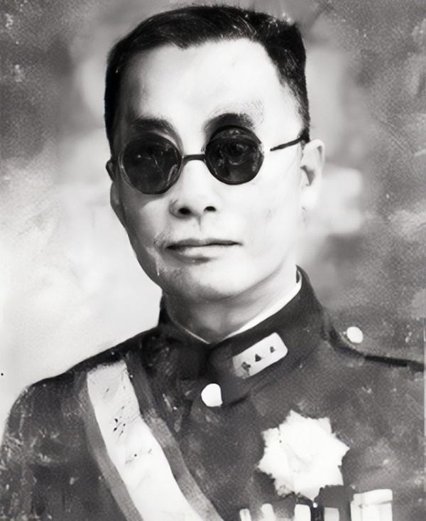 紅軍軍長被捕入獄,監獄長卻把他當老賴:趕緊讓他走,浪費飯錢 紅軍軍長被捕入獄,監獄長卻把他當老賴:趕緊讓他走,浪費飯錢