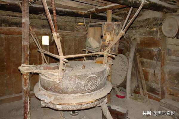 3歲被狼咬掉半張臉，靠吸米糊存活的寇金成，有著怎樣曲折的人生