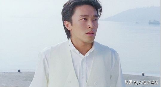 58歲周星馳滿頭白髮落淚：被誤解30年，卻無人懂我的心酸