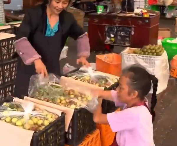 女子身高一米無手無腳,出生就被父母嫌棄,卻找了個健全的好丈夫 女子身高一米無手無腳,出生就被父母嫌棄,卻找了個健全的好丈夫