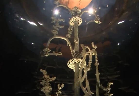 三星堆再次出土一件青銅神樹：耗時4個月發掘