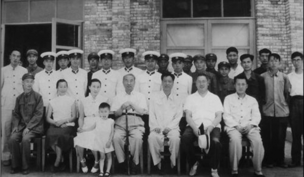 1960年，謝飄到北戴河探望陳賡，謝飄：鬍子爸爸，國家離不開你啊