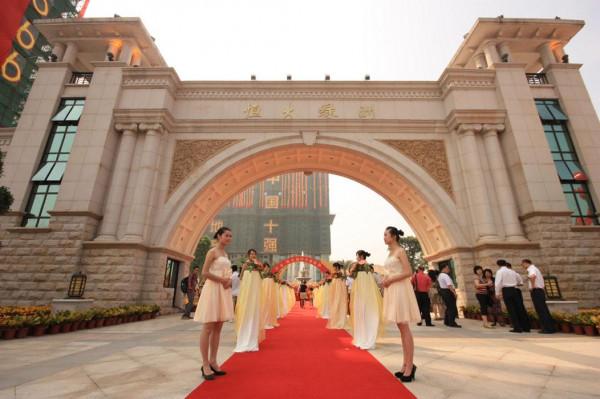 浙江河北四川首富都換人了，個個身家超過千億，養豬、網際網路受挫