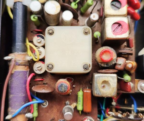 懷念經典!70年代上海無線電三廠的紅旗703三波段7電晶體收音機 懷念經典!70年代上海無線電三廠的紅旗703三波段7電晶體收音機