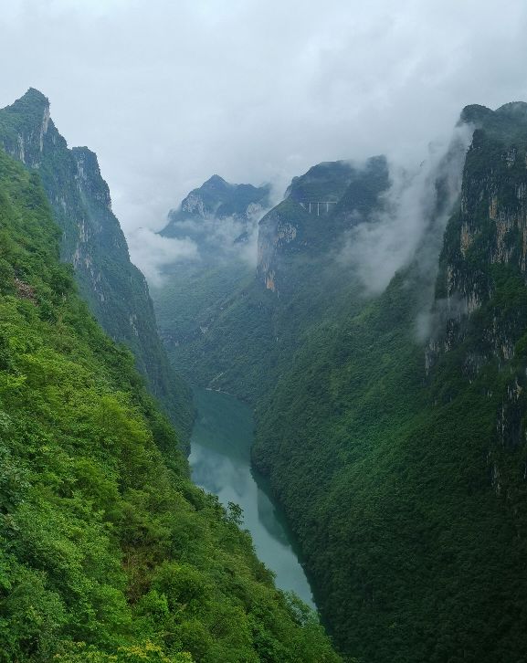 跑過關興公路嗎？說“自駕必去”，200公里我玩出了“貴州味道”