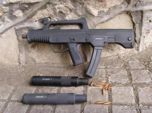 陸航藍再見,直-10飛行員換裝新飛行服,但自衛火力仍是5.8mm手槍 陸航藍再見,直-10飛行員換裝新飛行服,但自衛火力仍是5.8mm手槍