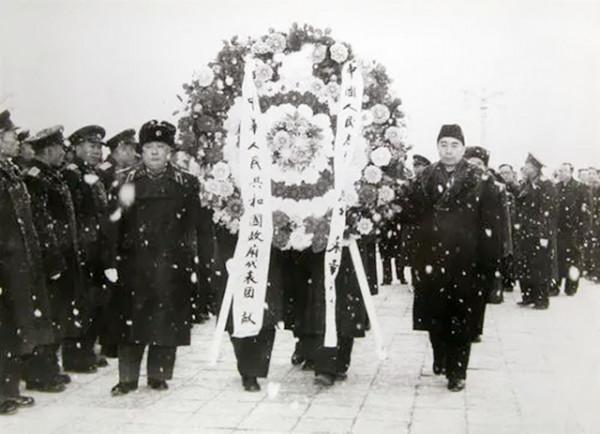 1958年,周總理春節訪問朝鮮,憑弔毛岸英哽咽無語 1958年,周總理春節訪問朝鮮,憑弔毛岸英哽咽無語