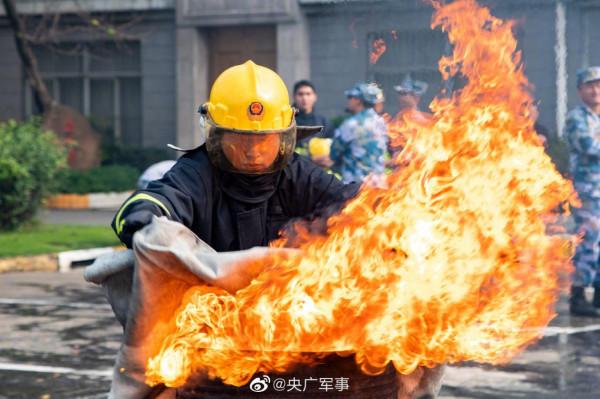 東部戰區海軍組織練兵比武活動