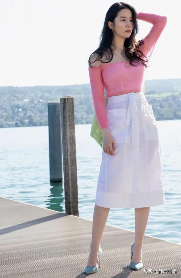 劉亦菲清新裝，她還是你們心目中的神仙姐姐嗎？
