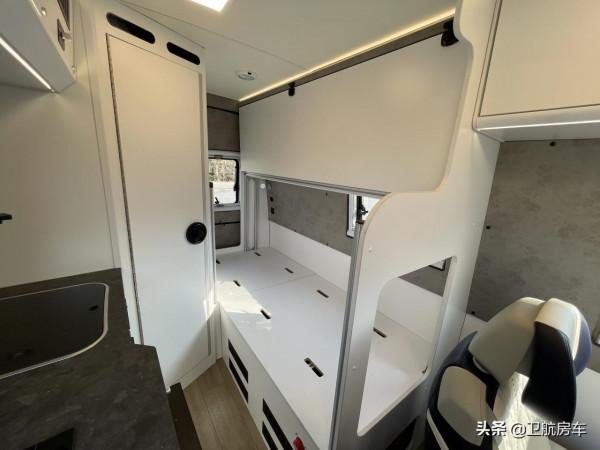 全新超酷亮黑武士帶獨立航空座椅