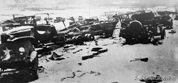 北極熊團被殲後，一美軍中校潛入戰場點數屍體，被我軍集體圍觀