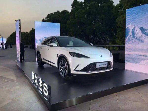 2021最好賣的“十大國產豪車”：紅旗奪冠，北汽極狐也上榜？