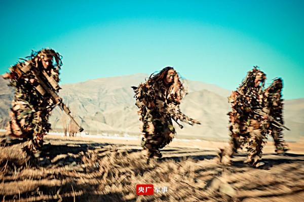 「強軍映像」海拔3600米，硬核偵察兵來了