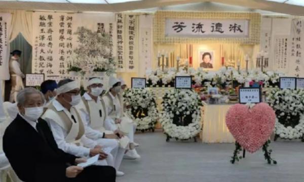 吳千語鉅富男友奶奶去世!霍啟剛現身葬禮弔唁,網友:吳千語呢? 吳千語鉅富男友奶奶去世!霍啟剛現身葬禮弔唁,網友:吳千語呢?