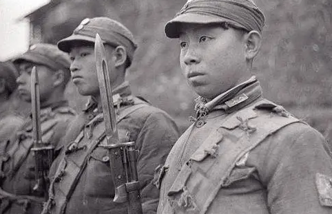 解放戰爭，粟裕提醒部下：既是美械又有廣西口音，絕對是國軍精銳