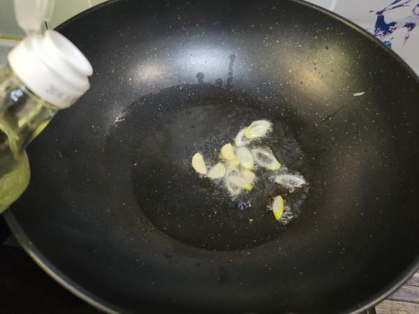 炒土豆絲，什麼時候放醋是關鍵點，不少人搞錯了，難怪不脆不好吃