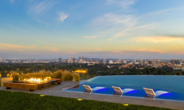 售價5.5 億的別墅，耗時7年重建，升降 DJ 臺把豪宅氛圍拉滿