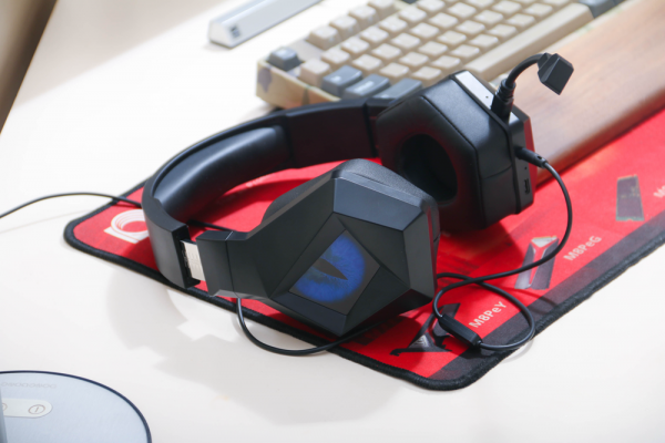 人皇Sky親自打造,為遊戲而生的平民藍芽耳機,這才是yyds 人皇Sky親自打造,為遊戲而生的平民藍芽耳機,這才是yyds