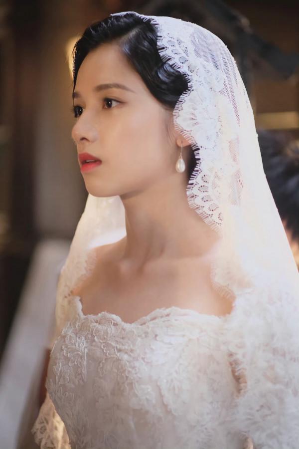 張婧儀民國婚紗造型，這是穿越來的大小姐吧