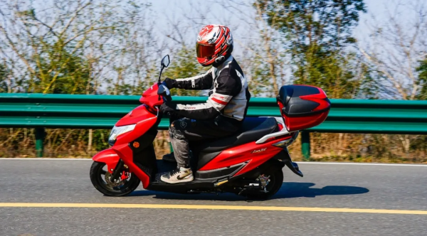 300元的差價，比UU125好在哪裡？——輕騎鈴木UE125測評